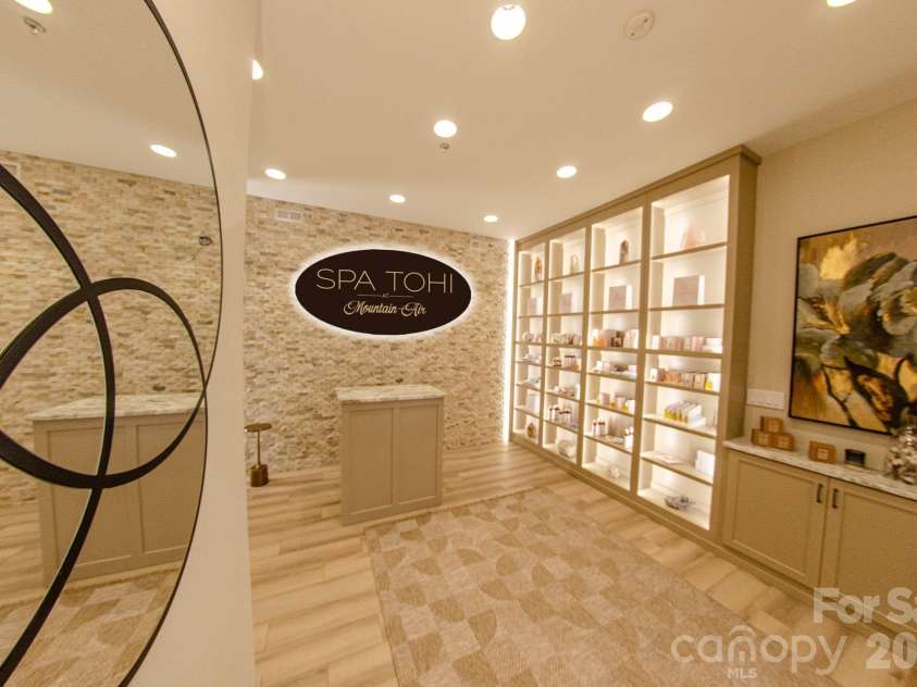 81 Stoney Falls Loop, Burnsville, NC 28714.  MLS# CAR4413097, YatesRealty ID 42820. SPA TOHI
