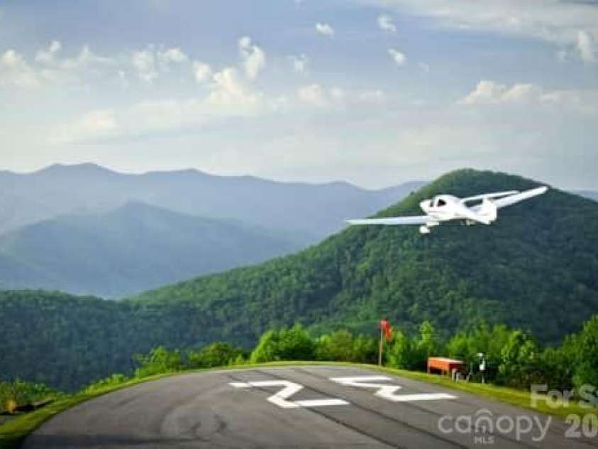 81 Stoney Falls Loop, Burnsville, NC 28714.  MLS# CAR4413097, YatesRealty ID 42820. THE MOUNTAINS ARE CALLING!