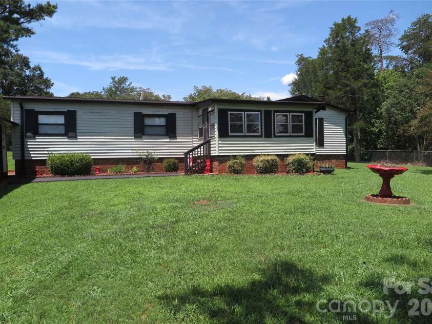 1042 Bexley Lane, Lincolnton, NC 28092.  MLS# CAR4413078, YatesRealty ID 42821. 