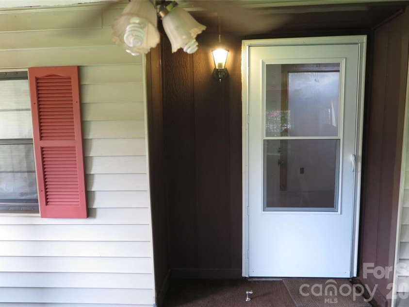 1042 Bexley Lane, Lincolnton, NC 28092.  MLS# CAR4413078, YatesRealty ID 42821. 