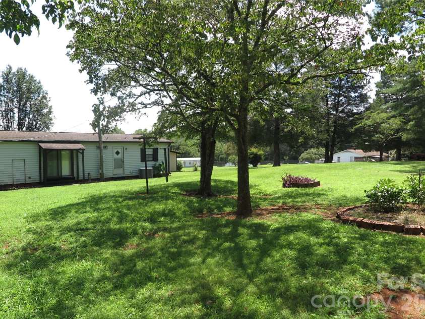 1042 Bexley Lane, Lincolnton, NC 28092.  MLS# CAR4413078, YatesRealty ID 42821. 