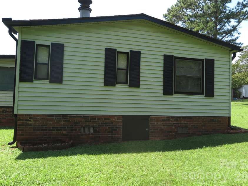 1042 Bexley Lane, Lincolnton, NC 28092.  MLS# CAR4413078, YatesRealty ID 42821. 
