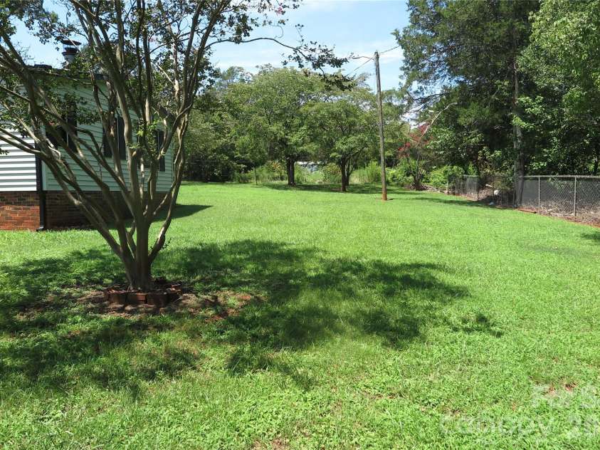 1042 Bexley Lane, Lincolnton, NC 28092.  MLS# CAR4413078, YatesRealty ID 42821. 