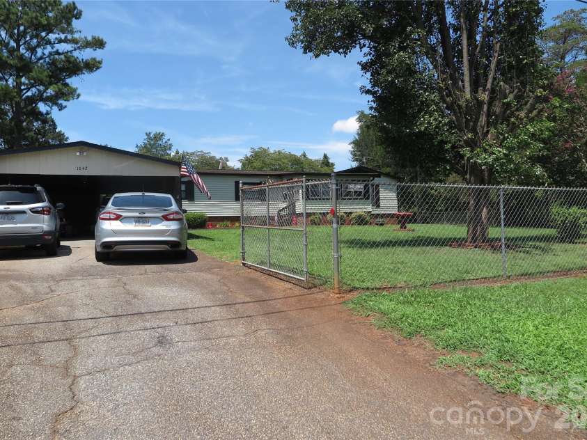1042 Bexley Lane, Lincolnton, NC 28092.  MLS# CAR4413078, YatesRealty ID 42821. 