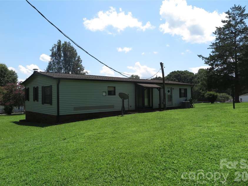 1042 Bexley Lane, Lincolnton, NC 28092.  MLS# CAR4413078, YatesRealty ID 42821. 