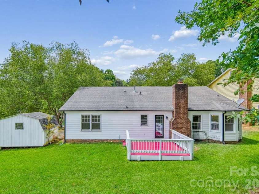 8012 Cadmium Court, Charlotte, NC 28215.  MLS# CAR4413036, YatesRealty ID 42822. 