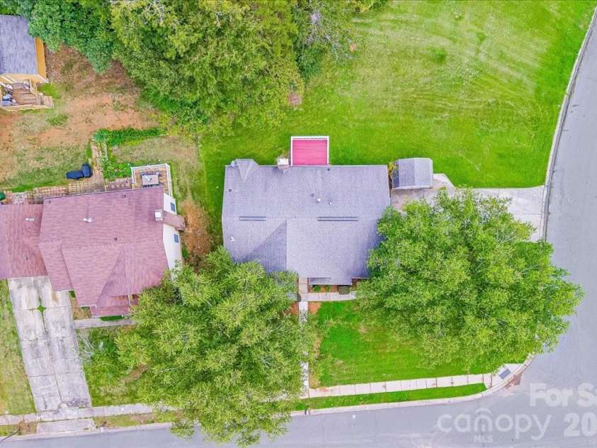 8012 Cadmium Court, Charlotte, NC 28215.  MLS# CAR4413036, YatesRealty ID 42822. 