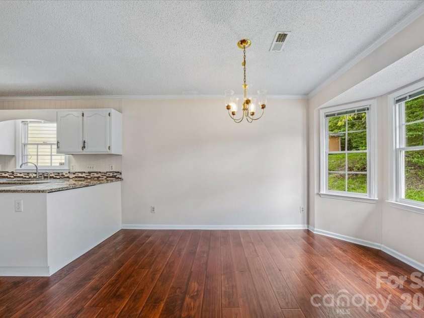 8012 Cadmium Court, Charlotte, NC 28215.  MLS# CAR4413036, YatesRealty ID 42822. Dining area