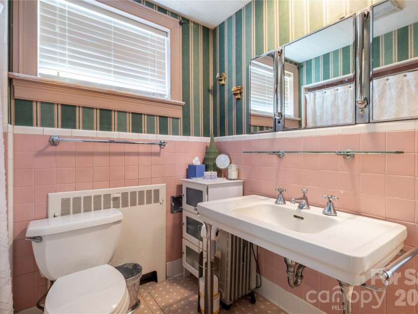 236 Confederate Avenue, Salisbury, NC 28144.  MLS# CAR4408167, YatesRealty ID 42827. 