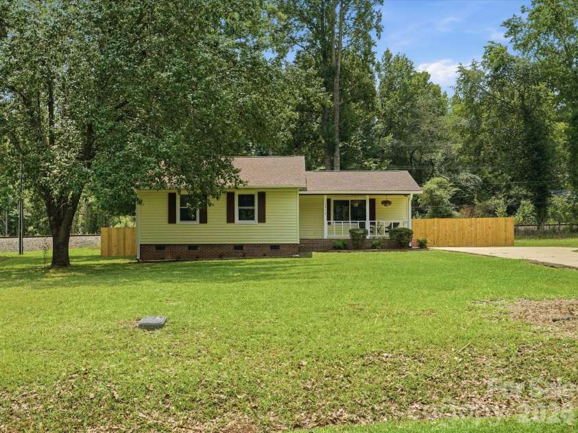 1517 Chandler Place, Lancaster, SC 29720.  MLS# CAR4409184, YatesRealty ID 42829. 