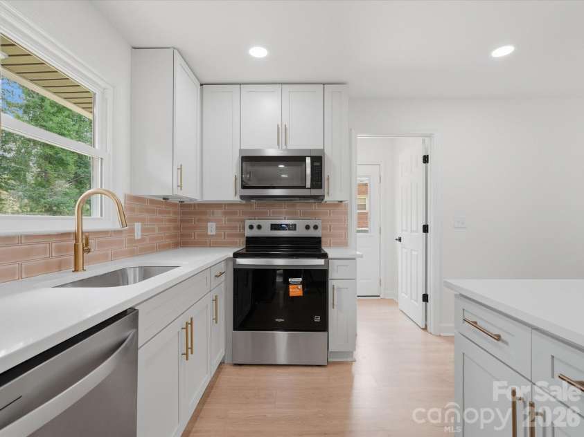 1517 Chandler Place, Lancaster, SC 29720.  MLS# CAR4409184, YatesRealty ID 42829. 