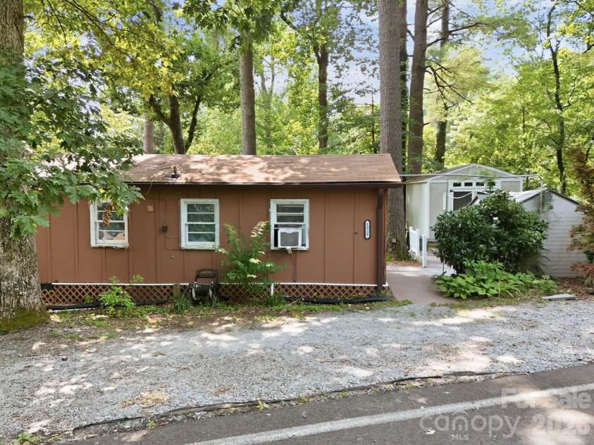 1925 Laurel Park Highway, Hendersonville, NC 28739.  MLS# CAR4410805, YatesRealty ID 42830. 