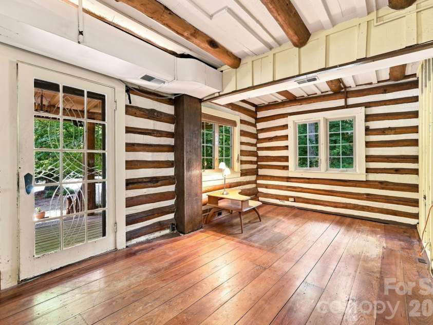 1925 Laurel Park Highway, Hendersonville, NC 28739.  MLS# CAR4410805, YatesRealty ID 42830. Cozy dining area