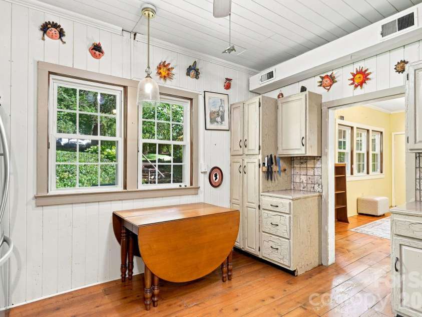 1925 Laurel Park Highway, Hendersonville, NC 28739.  MLS# CAR4410805, YatesRealty ID 42830. Eating nook in kitchen