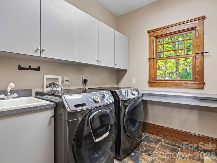 1606 Olmsted Drive, Asheville, NC 28803.  MLS# CAR4407499, YatesRealty ID 42832. 