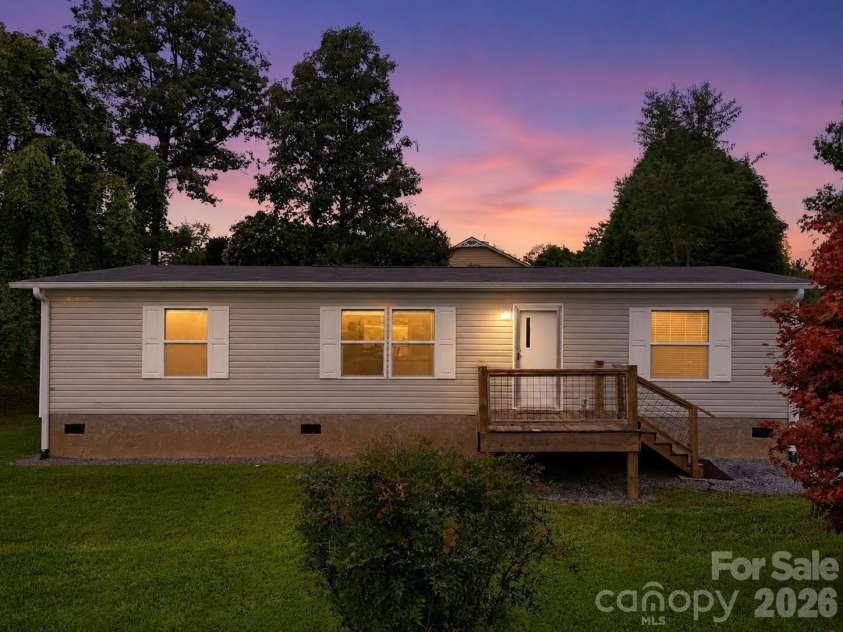 132 View Drive, Mars Hill, NC 28754.  MLS# CAR4407944, YatesRealty ID 42835. 
