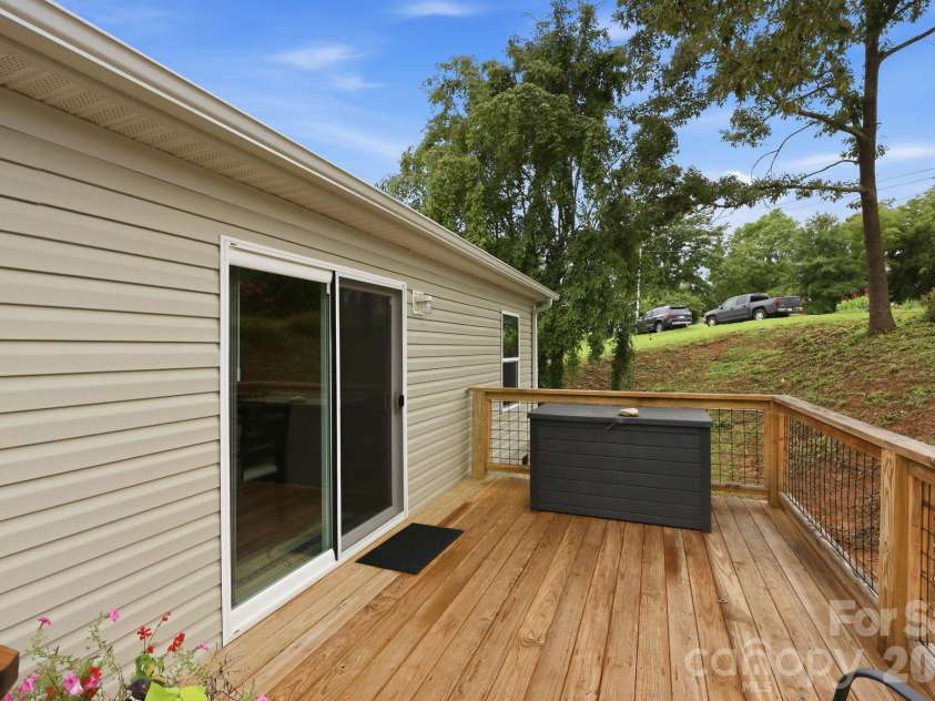 132 View Drive, Mars Hill, NC 28754.  MLS# CAR4407944, YatesRealty ID 42835. 