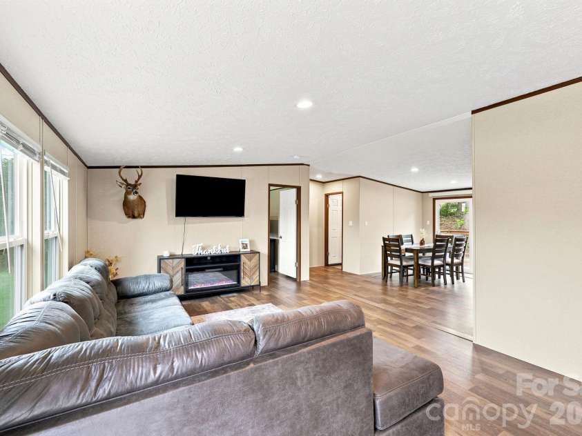 132 View Drive, Mars Hill, NC 28754.  MLS# CAR4407944, YatesRealty ID 42835. 