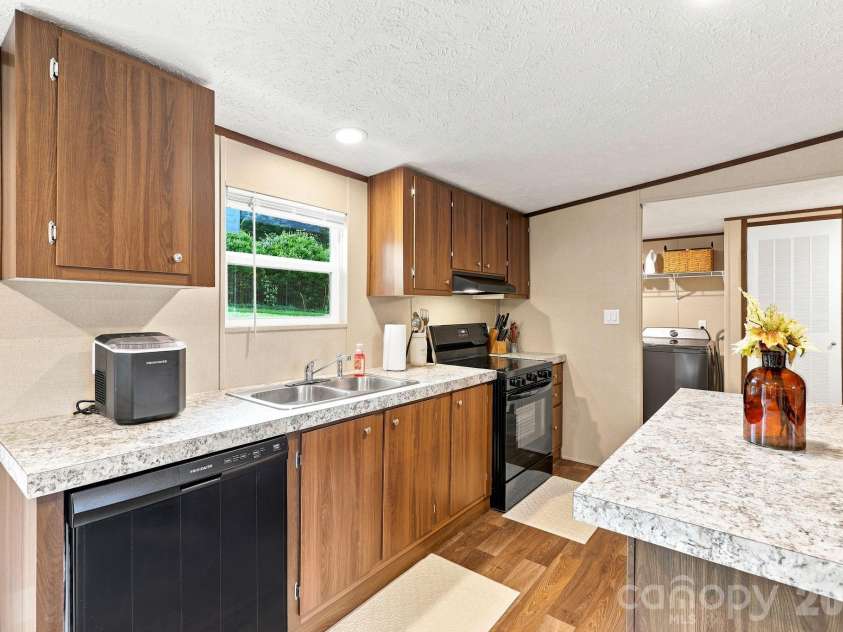 132 View Drive, Mars Hill, NC 28754.  MLS# CAR4407944, YatesRealty ID 42835. 