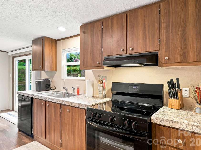 132 View Drive, Mars Hill, NC 28754.  MLS# CAR4407944, YatesRealty ID 42835. 