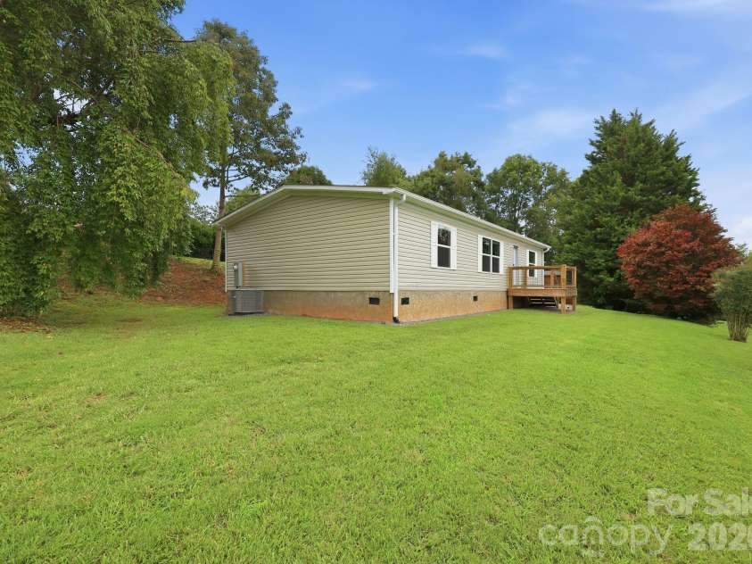 132 View Drive, Mars Hill, NC 28754.  MLS# CAR4407944, YatesRealty ID 42835. 