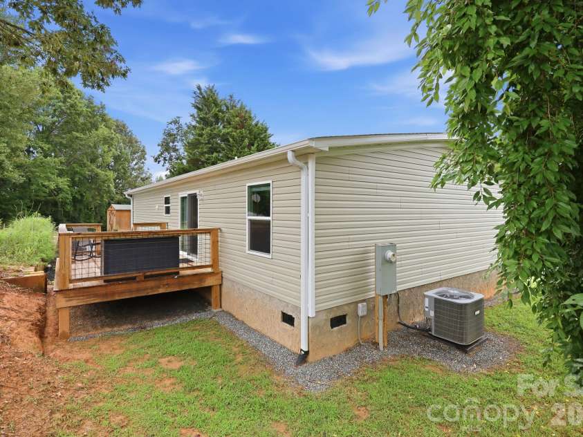 132 View Drive, Mars Hill, NC 28754.  MLS# CAR4407944, YatesRealty ID 42835. 