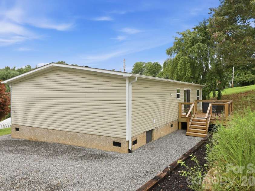 132 View Drive, Mars Hill, NC 28754.  MLS# CAR4407944, YatesRealty ID 42835. 