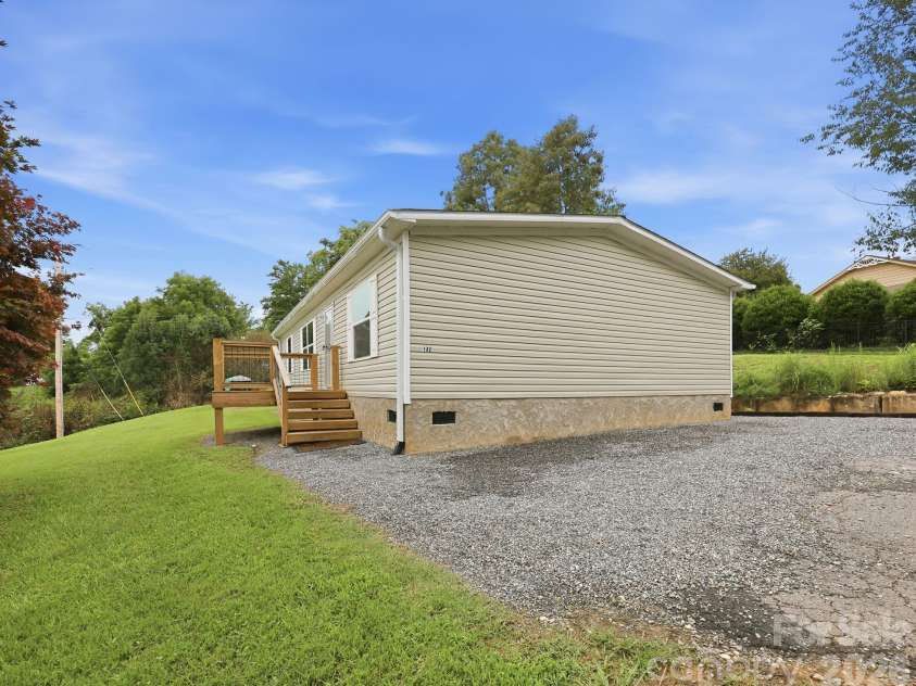 132 View Drive, Mars Hill, NC 28754.  MLS# CAR4407944, YatesRealty ID 42835. 