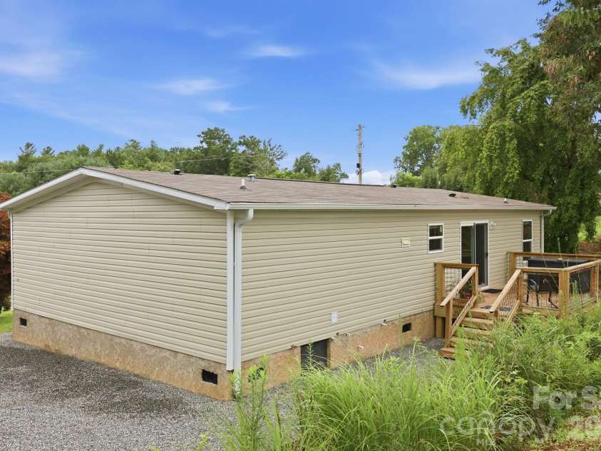 132 View Drive, Mars Hill, NC 28754.  MLS# CAR4407944, YatesRealty ID 42835. 