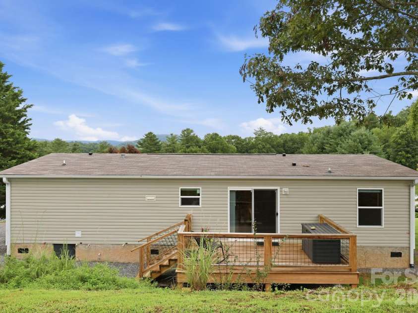 132 View Drive, Mars Hill, NC 28754.  MLS# CAR4407944, YatesRealty ID 42835. 