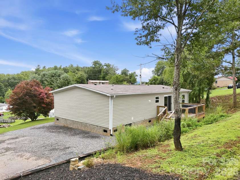 132 View Drive, Mars Hill, NC 28754.  MLS# CAR4407944, YatesRealty ID 42835. 