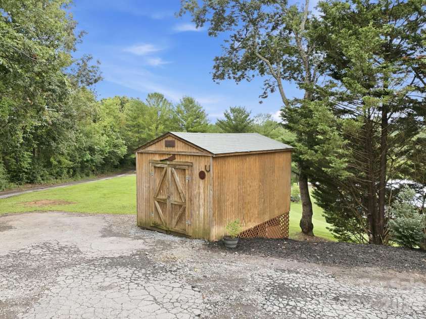 132 View Drive, Mars Hill, NC 28754.  MLS# CAR4407944, YatesRealty ID 42835. 