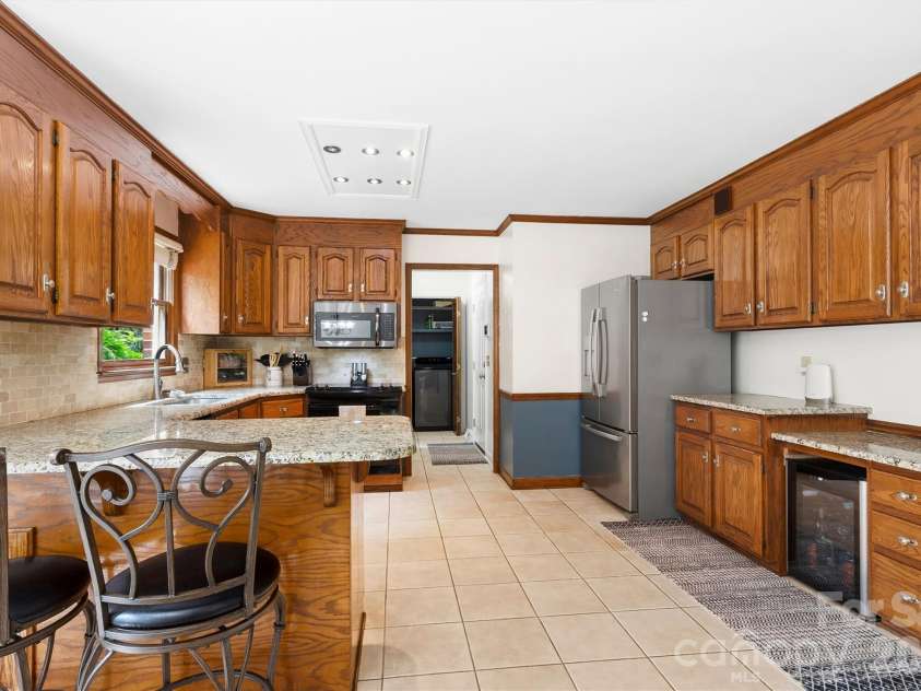 8601 Middleton Circle, Harrisburg, NC 28075.  MLS# CAR4407801, YatesRealty ID 42836. Large kitchen