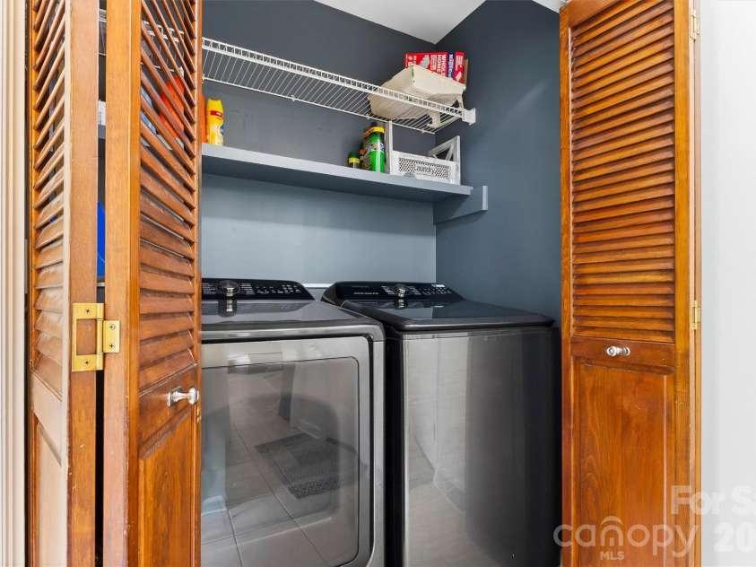 8601 Middleton Circle, Harrisburg, NC 28075.  MLS# CAR4407801, YatesRealty ID 42836. Laundry off garage door & kitchen