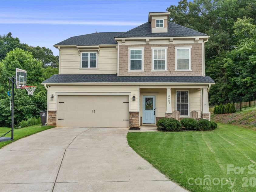 4604 Fairway Run Drive, Pfafftown, NC 27040.  MLS# CAR4405997, YatesRealty ID 42839. 