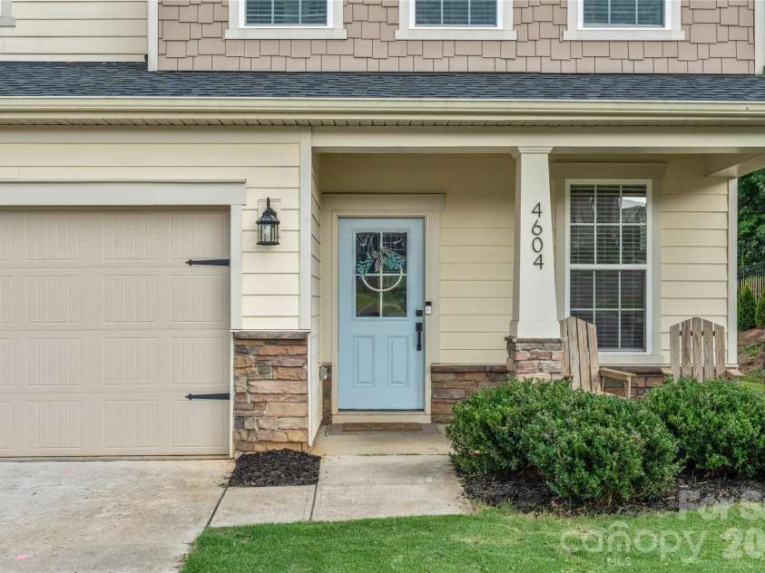 4604 Fairway Run Drive, Pfafftown, NC 27040.  MLS# CAR4405997, YatesRealty ID 42839. 