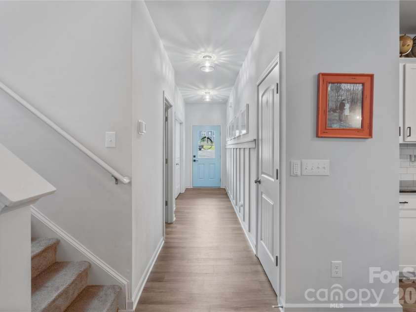 4604 Fairway Run Drive, Pfafftown, NC 27040.  MLS# CAR4405997, YatesRealty ID 42839. 