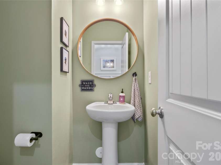 4604 Fairway Run Drive, Pfafftown, NC 27040.  MLS# CAR4405997, YatesRealty ID 42839. 