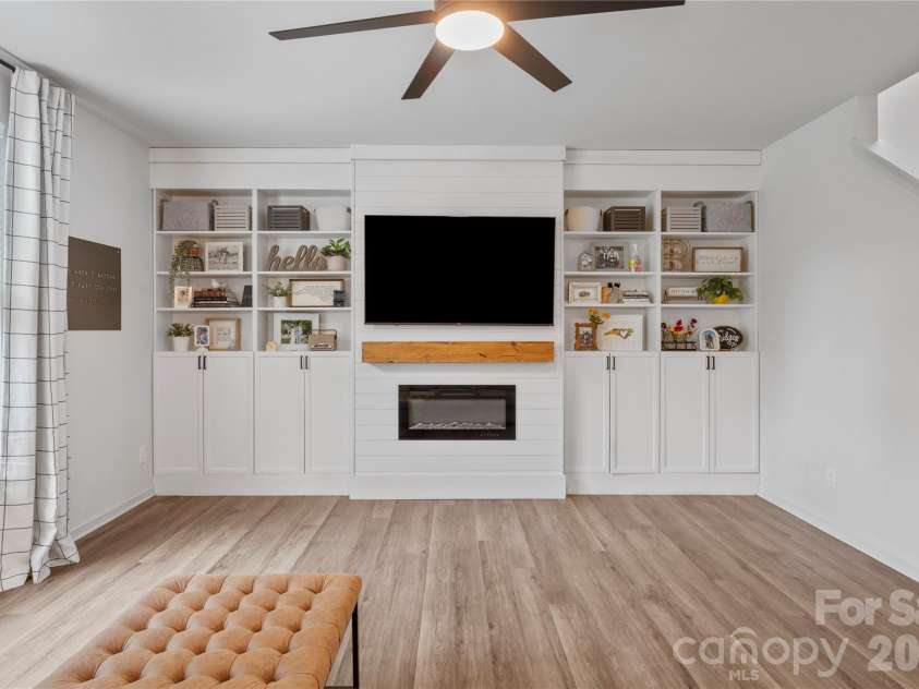 4604 Fairway Run Drive, Pfafftown, NC 27040.  MLS# CAR4405997, YatesRealty ID 42839. 