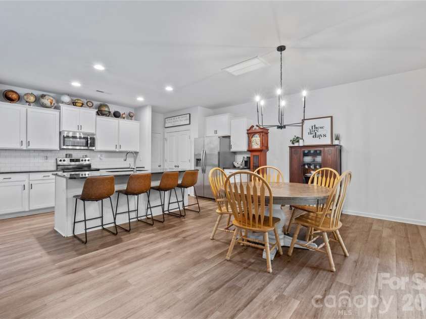 4604 Fairway Run Drive, Pfafftown, NC 27040.  MLS# CAR4405997, YatesRealty ID 42839. 