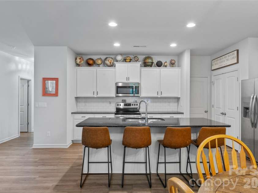 4604 Fairway Run Drive, Pfafftown, NC 27040.  MLS# CAR4405997, YatesRealty ID 42839. 