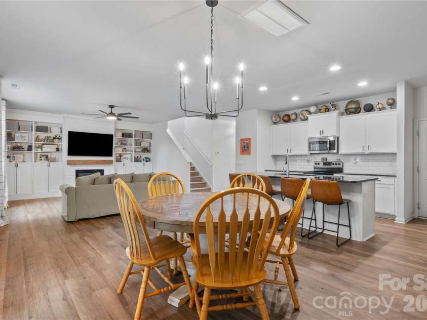 4604 Fairway Run Drive, Pfafftown, NC 27040.  MLS# CAR4405997, YatesRealty ID 42839. 