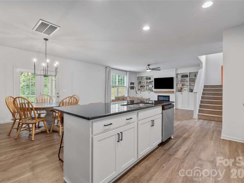 4604 Fairway Run Drive, Pfafftown, NC 27040.  MLS# CAR4405997, YatesRealty ID 42839. 