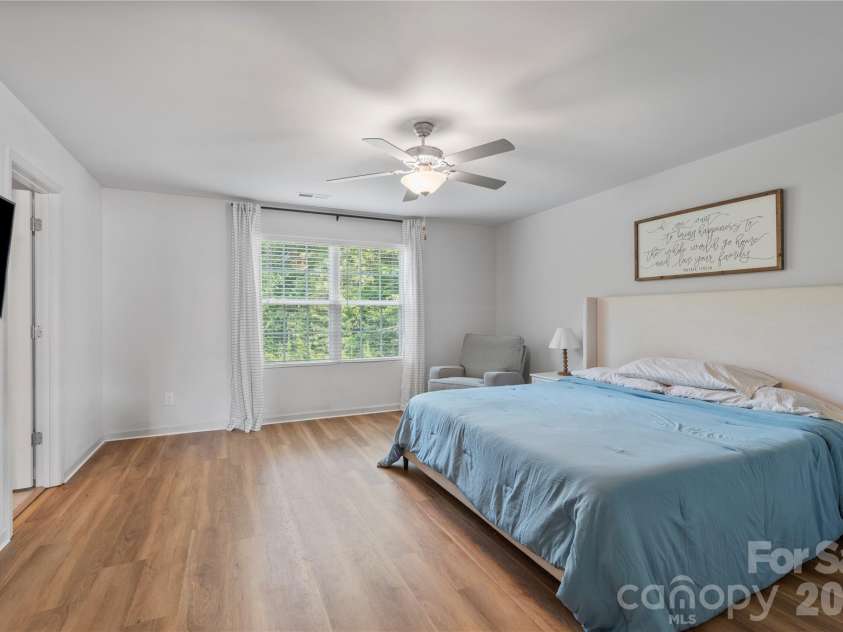 4604 Fairway Run Drive, Pfafftown, NC 27040.  MLS# CAR4405997, YatesRealty ID 42839. 