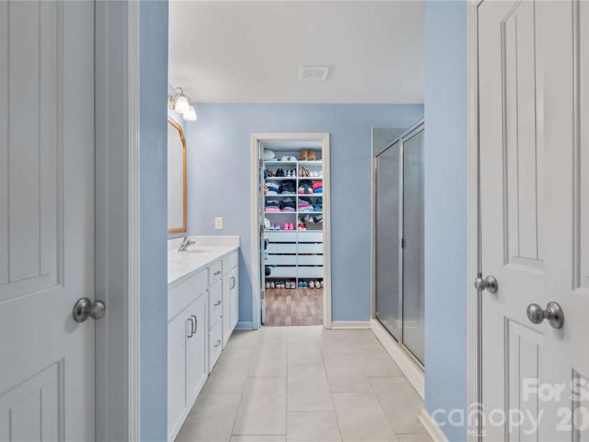 4604 Fairway Run Drive, Pfafftown, NC 27040.  MLS# CAR4405997, YatesRealty ID 42839. 