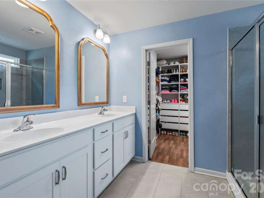 4604 Fairway Run Drive, Pfafftown, NC 27040.  MLS# CAR4405997, YatesRealty ID 42839. 