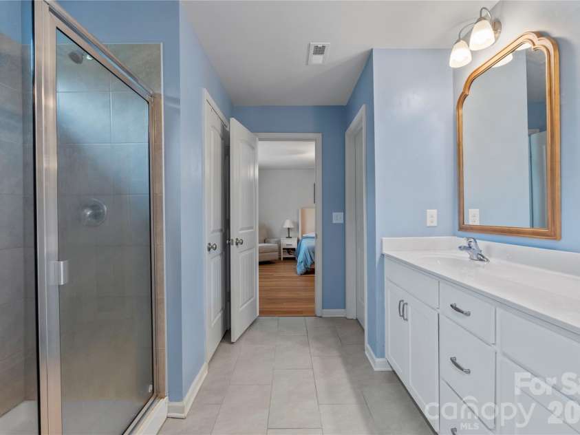 4604 Fairway Run Drive, Pfafftown, NC 27040.  MLS# CAR4405997, YatesRealty ID 42839. 