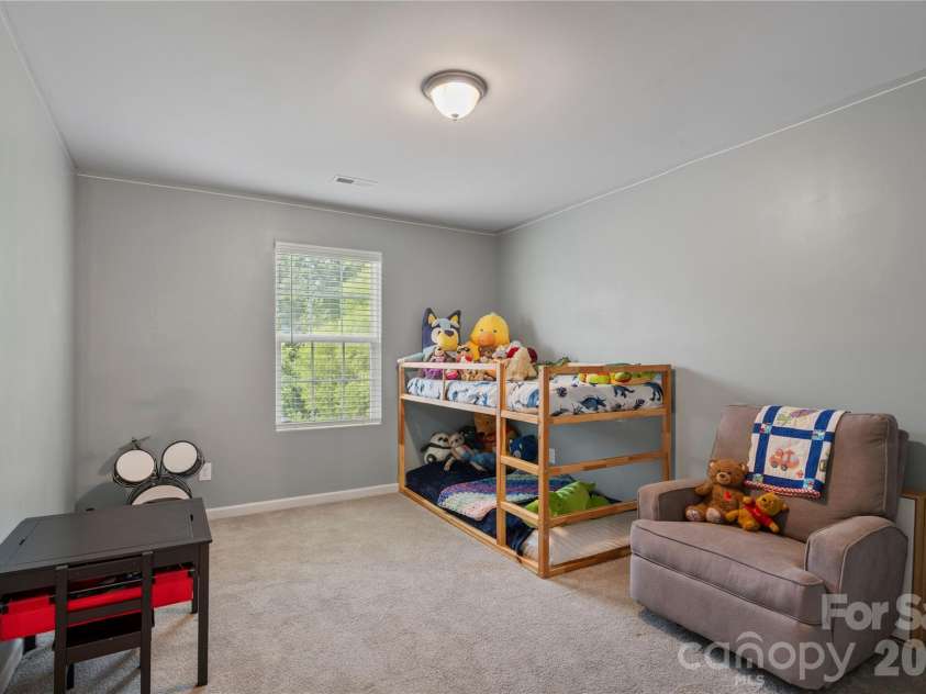 4604 Fairway Run Drive, Pfafftown, NC 27040.  MLS# CAR4405997, YatesRealty ID 42839. 