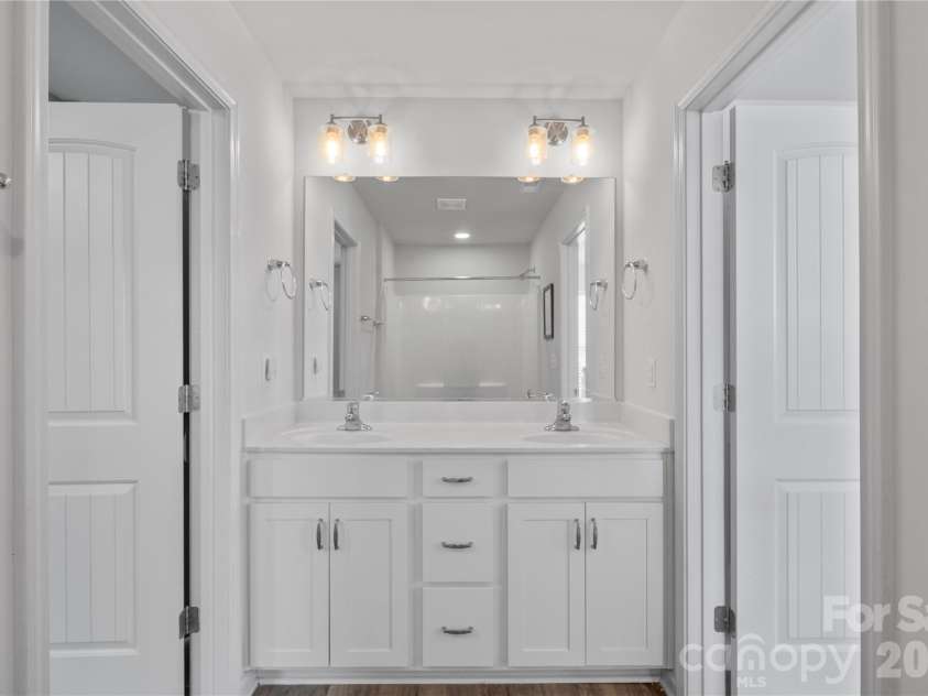 4604 Fairway Run Drive, Pfafftown, NC 27040.  MLS# CAR4405997, YatesRealty ID 42839. 