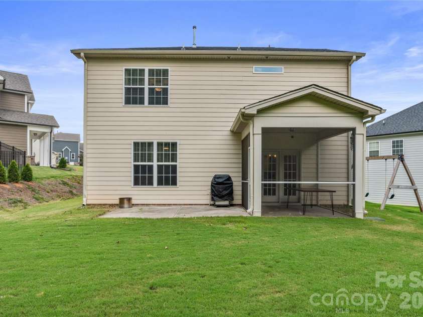 4604 Fairway Run Drive, Pfafftown, NC 27040.  MLS# CAR4405997, YatesRealty ID 42839. 